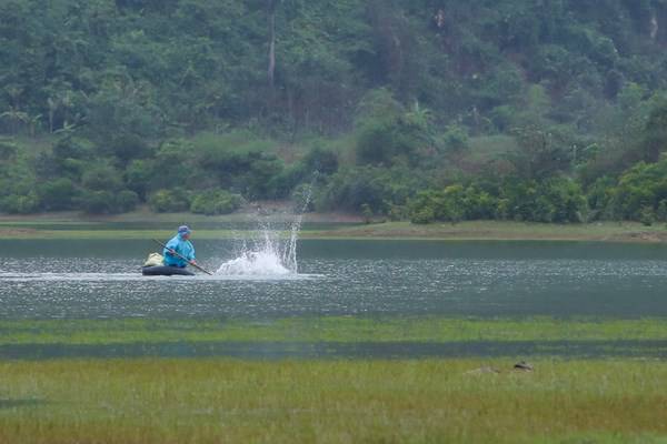 Một khoảnh khắc yên bình ở Hồ Yên Phú