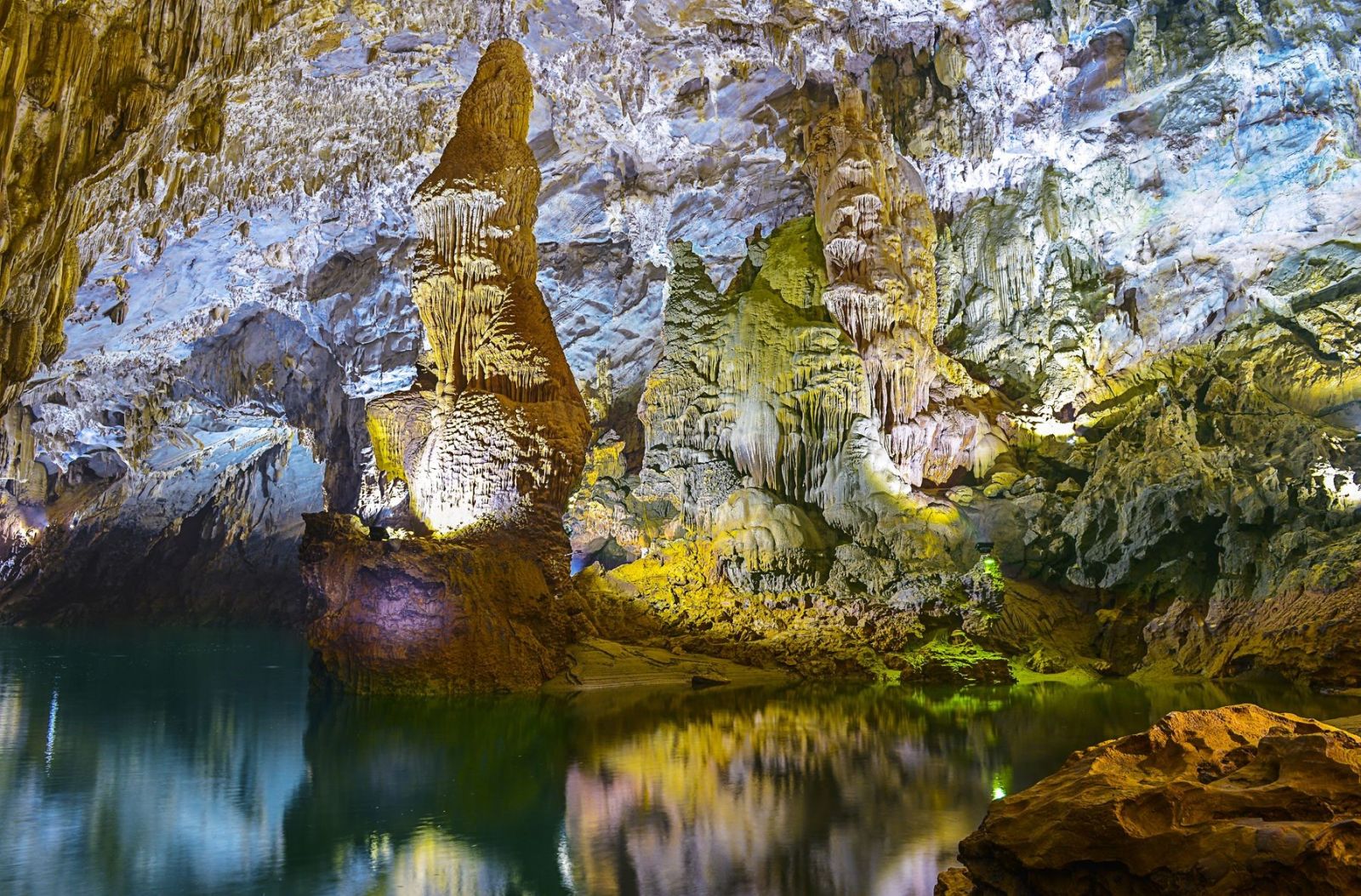  Vườn quốc gia Phong Nha Kẻ Bàng thường được coi là hệ thống hang động rộng lớn nhất thế giới