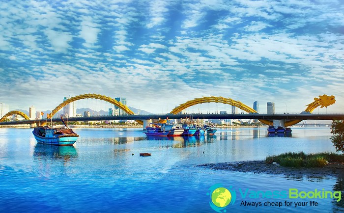 Cầu Rồng có chiều dài 666 mét, là cây cầu dài nhất Việt Nam