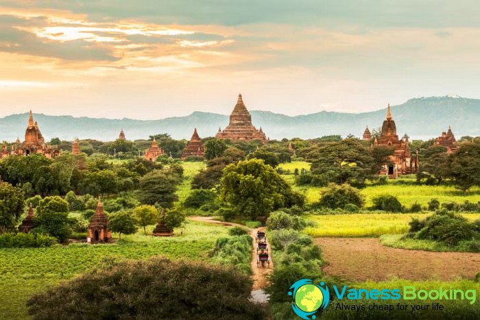 Quần thể đền thờ ở Bagan được xem rộng rãi là một nơi tốt hơn để tham quan so với quần thể đền thờ ở Siêm Riệp.