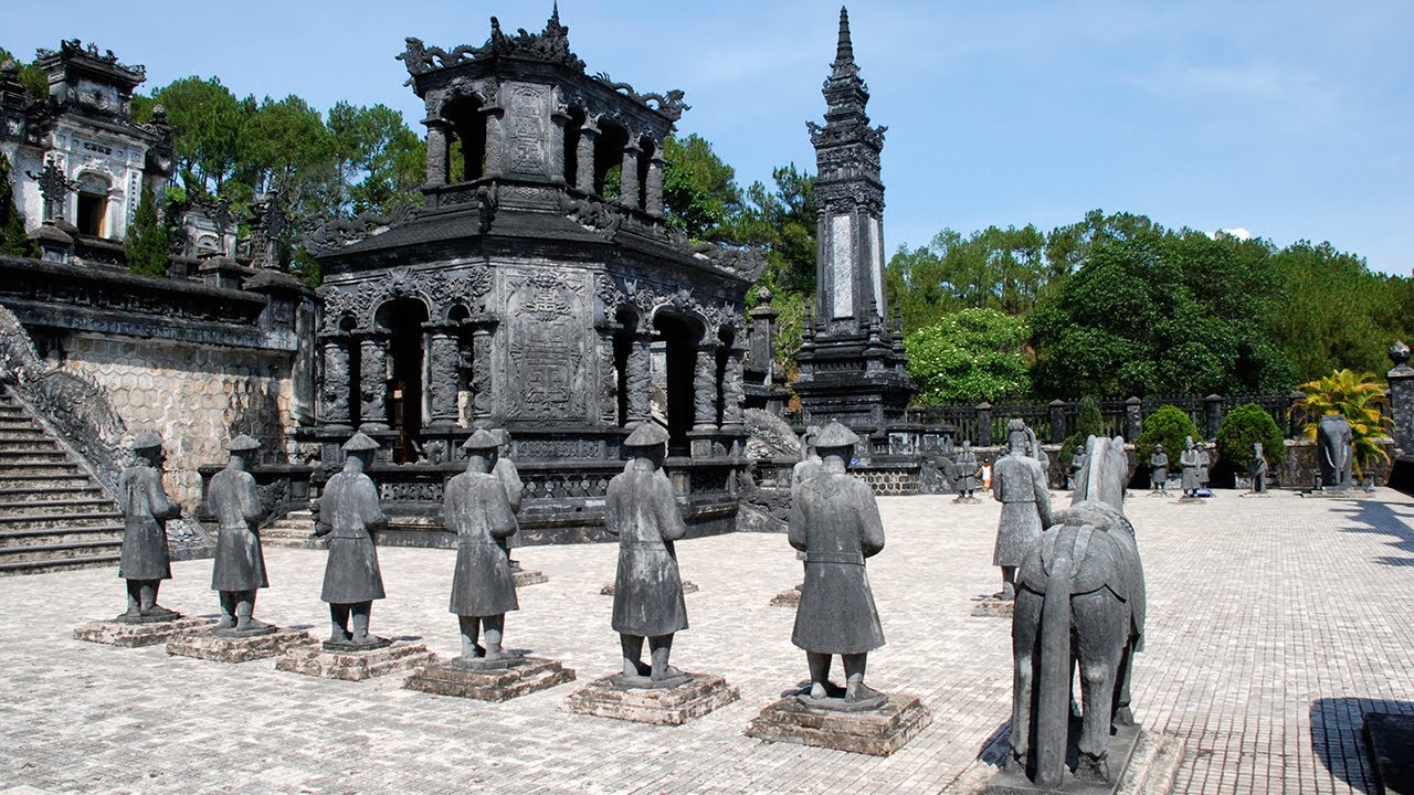 Lăng Khải Định là lăng mộ cuối cùng của đế quốc Việt Nam