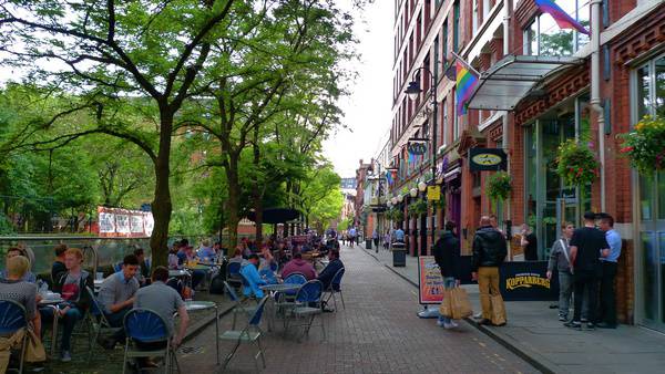 làng đồng tính Manchester